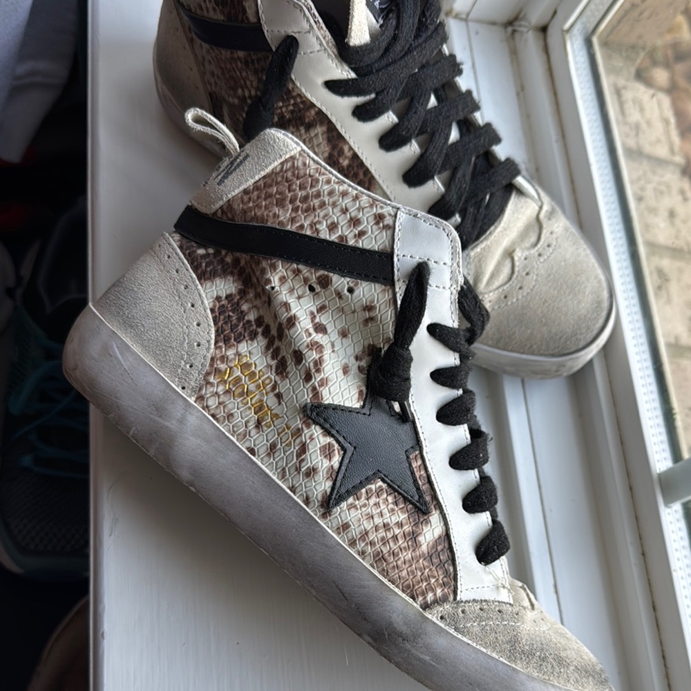 Women's High-Top Sneakers with Star Detail